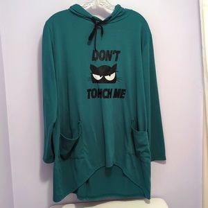 Misspelled "Don't touch me" kitty eared hoodie. Dark teal/ green color. XL.
